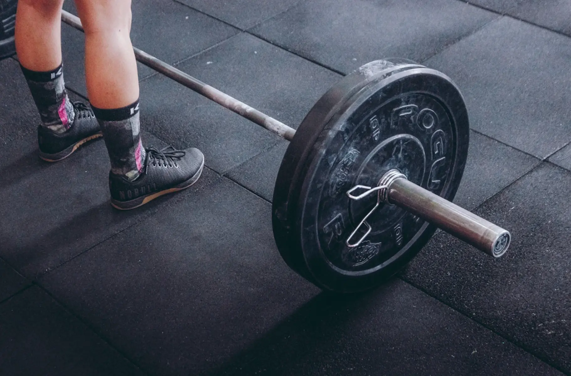 Deadlift bar with feet underneath